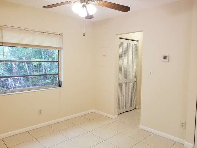 Photo - 2326 Monroe St