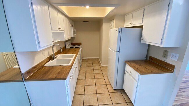 Photo - Two Bedroom, Two Bath in Orlando - Priced to Rent! Unit B208