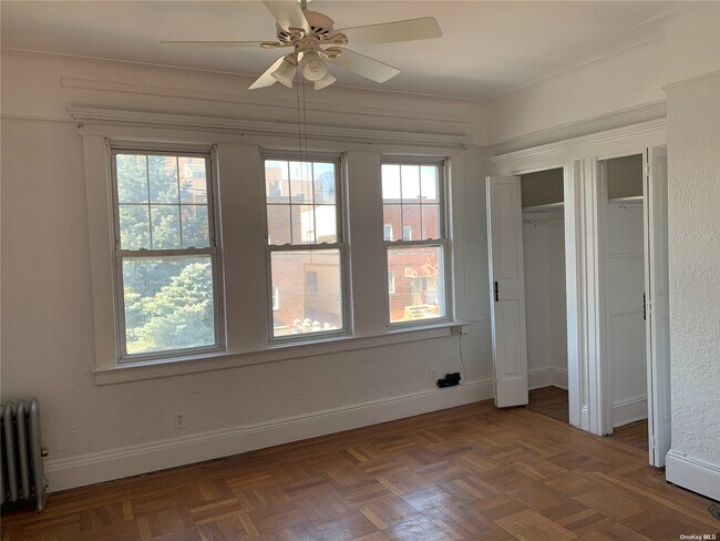 Photo - 1861 W 12th St