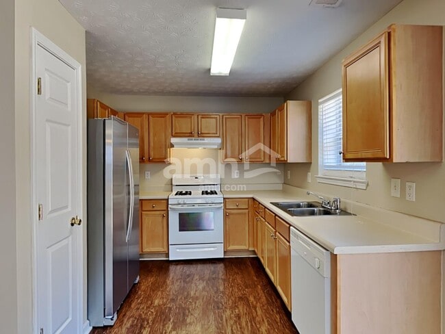 Photo - 2533 Plymouth Way