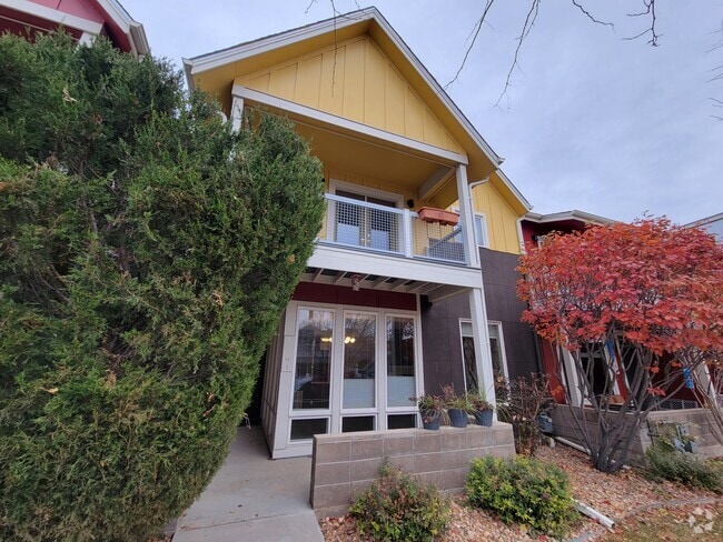 Building Photo - 1761 Yellow Pine Ave Rental