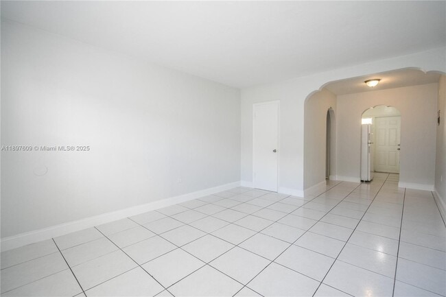 Photo - 7829 Carlyle Ave Unit 4