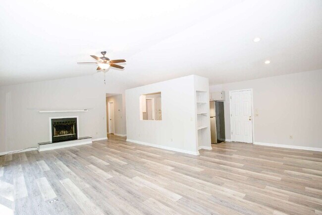 50 Surry Cir N