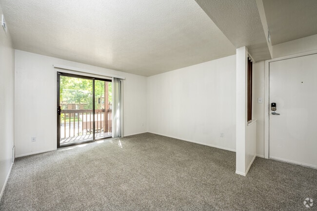 1BR, 1BA - 714SF - Living Room