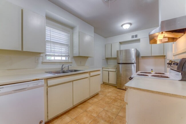 Photo - Move-in Special - 1/2 off first month's rent!