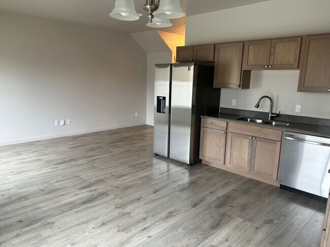 7170-7174 W Heritage Street