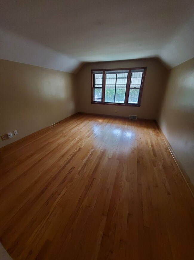 Photo - 3332/3334 S. Springfield Ave. (Duplex) Unit 3334 Upper