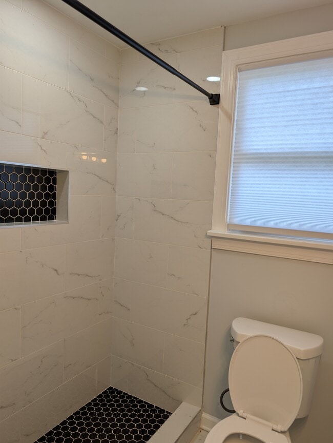 Photo - 2105 Clarke St