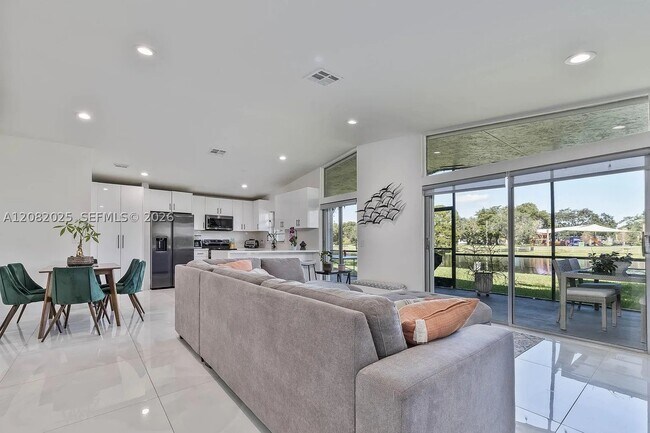 518 Woodgate Cir