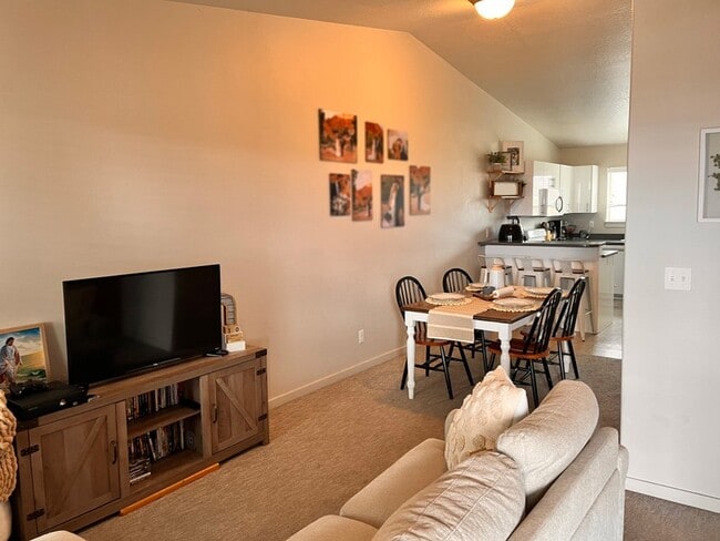 1004 N 1090 W St