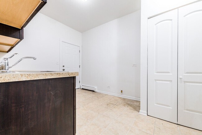 5556 W Jackson