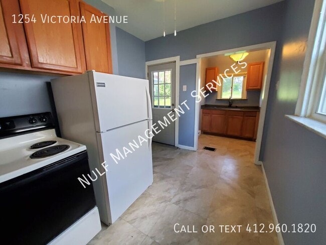 Photo - 1254 Victoria Ave