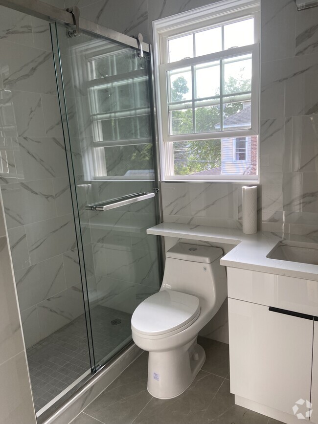 Building Photo - 1542 Tibbits Ave Rental