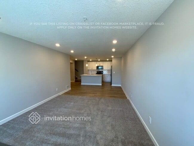 Photo - 10948 Yalta St NE