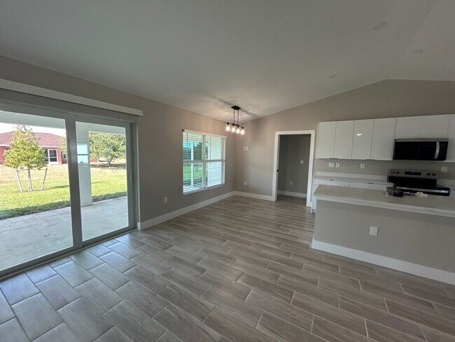 Photo - 2106 Nelson Rd N