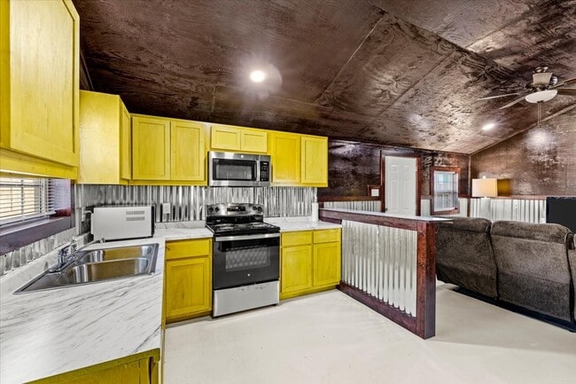 Building Photo - 2823 Avenue Q Unit B