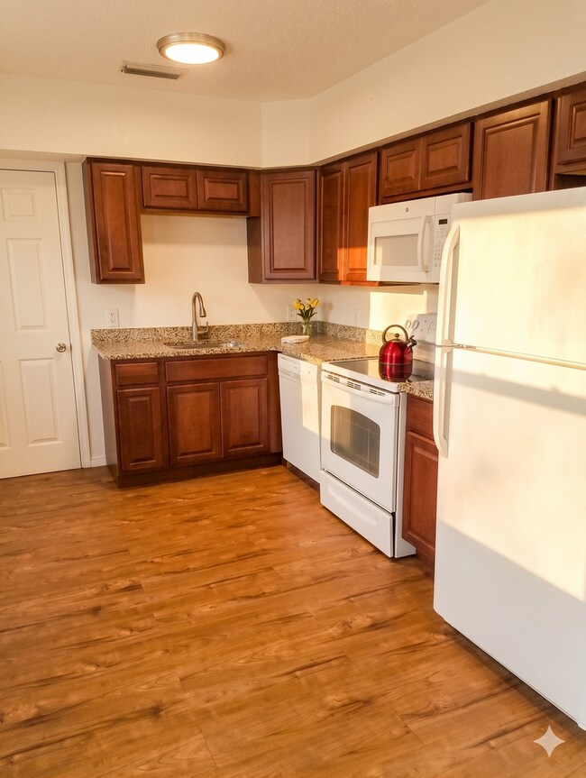 Photo - Spacious 3-Bedroom Home in Prime Pinellas Park Location – 1,354 Sq Ft