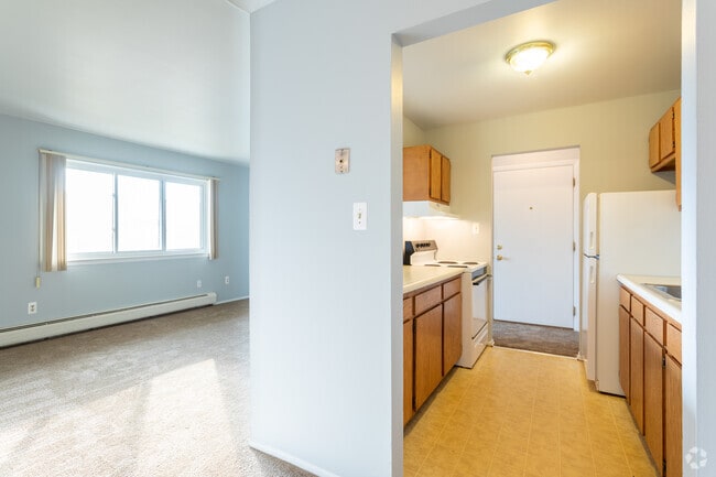 2 BR, 1 BA - 760 SF - Woodcreek Manor Apartments