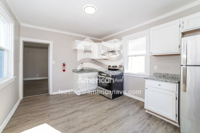 Photo - 910 NE Monroe St