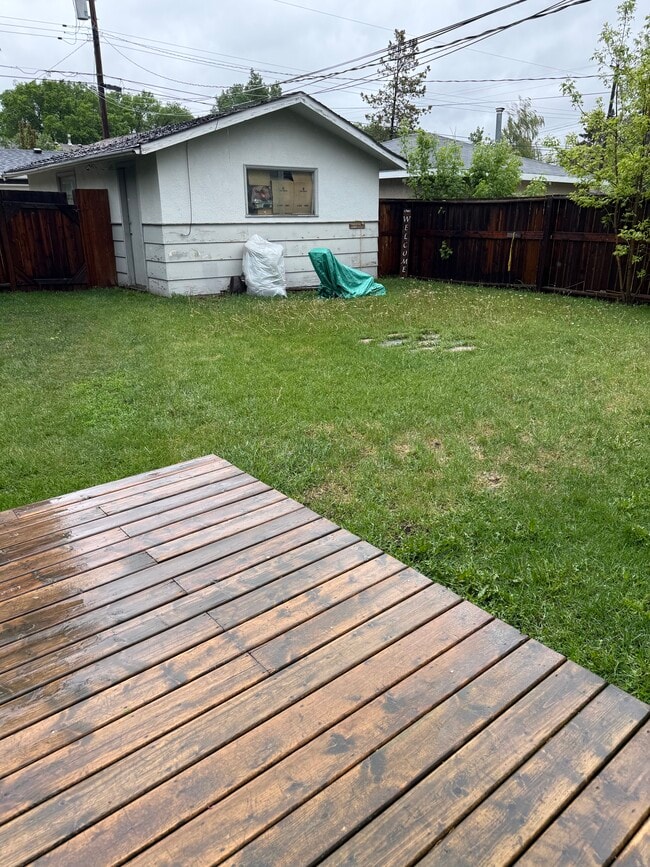 Photo - 356 86 Av SE