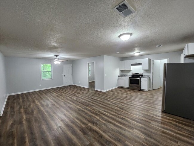 723 W Creek Cir