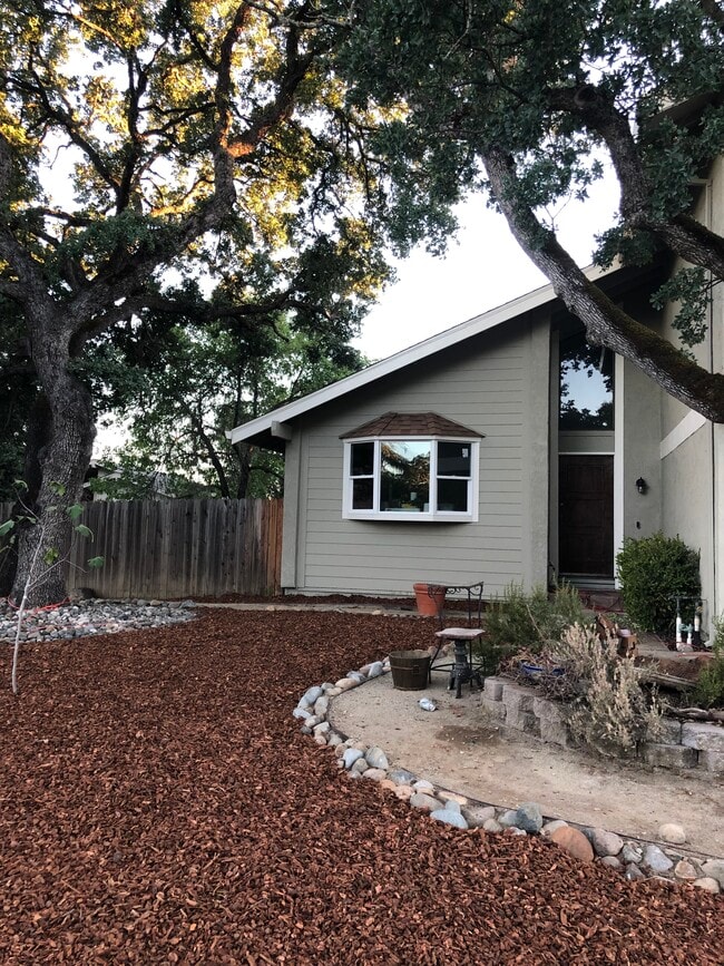 Building Photo - 5613 Glencrest Ln Rental