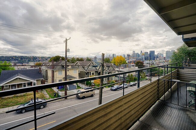 Photo - Dolores Manor Apartments