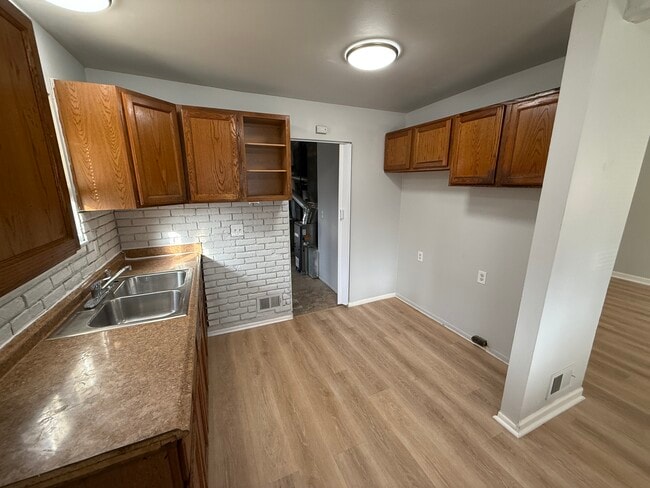 Photo - 14219 Hobart Ave