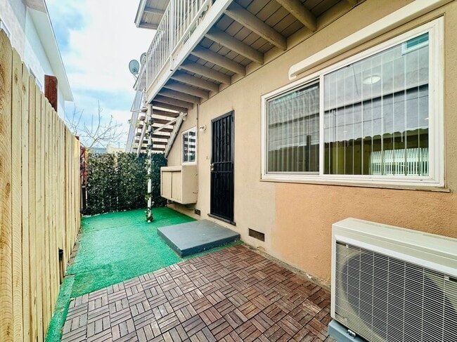 Photo - 4918 Tujunga Ave