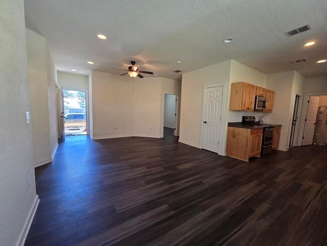 Photo - 121 Ivy Ln