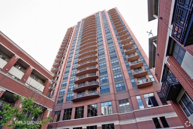 Building Photo - 330 N Jefferson St Unit 1303 Rental