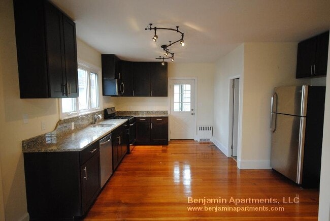 Building Photo - 15 Taylor St Unit 1