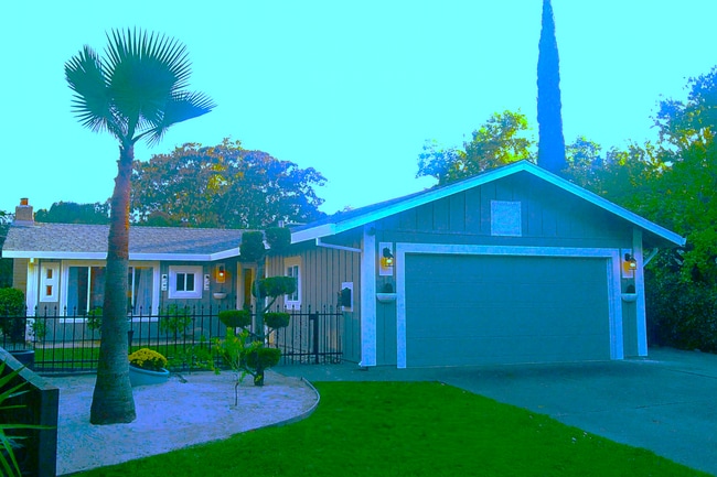 Building Photo - 154 Baxter Ave