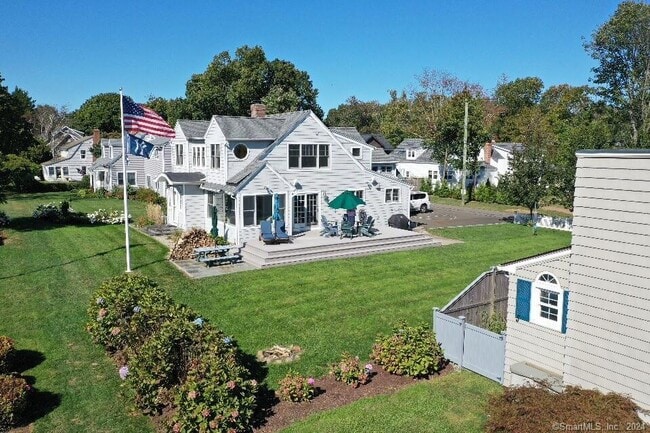 Photo - 140 Overshore Dr E House