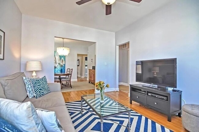 Building Photo - 154 W Adams St Unit 1 Rental