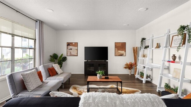 Building Photo - 8730 N Mopac Expy Unit 109