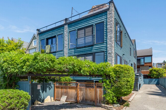 Photo - 2026 Fairview Ave E