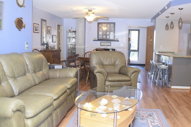 Photo - 205 E Grand Ave Unit 3B