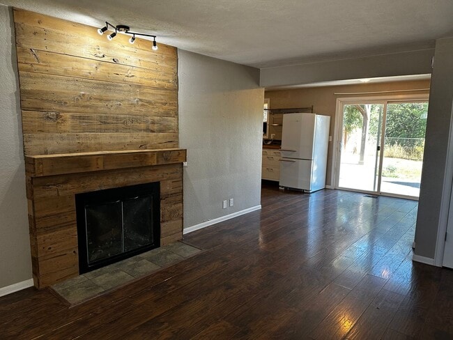 Photo - 636-400 NW East Thornton Lake Dr
