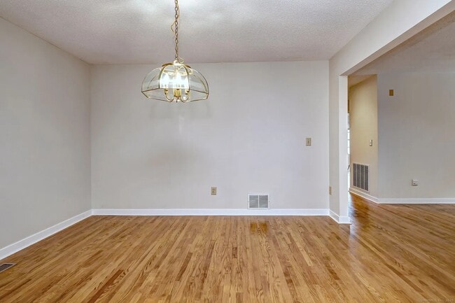 Photo - 194 Glengarry Rd Unit 194 Glengarry Road