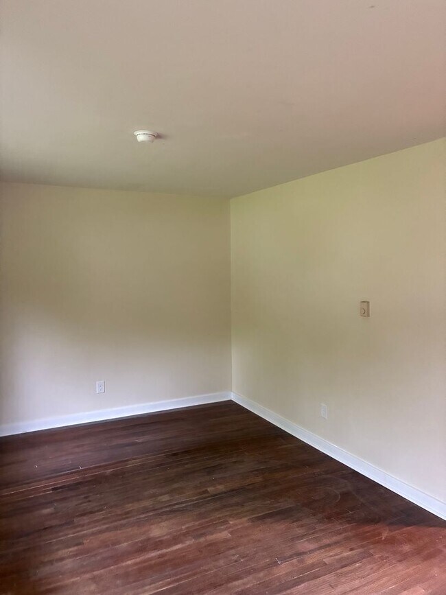 Photo - Cozy 2 Bedroom 1 Bath Duplex! Available Now!
