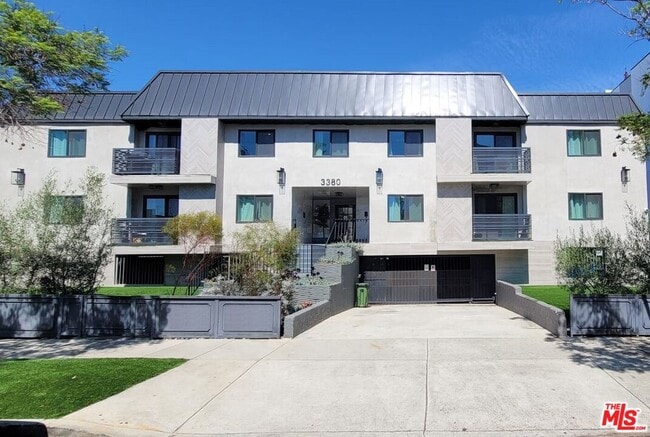 Building Photo - 3380 Vinton Ave Unit 106