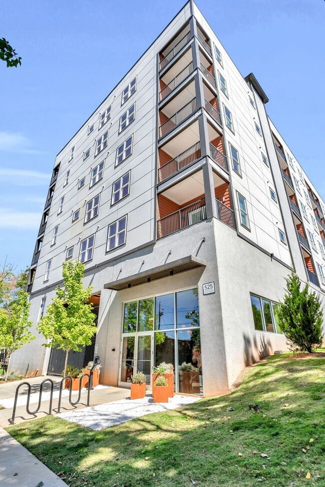 Building Photo - STUNNING MIDTOWN 1BED 1BATH Rental