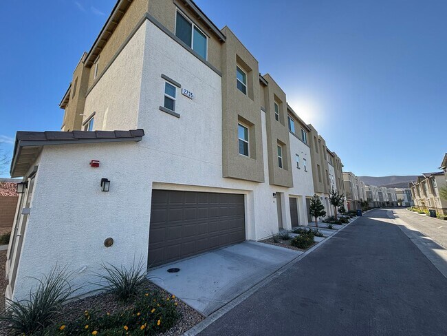 Photo - Beautiful 3Bed/3Bath Townhome located in E...