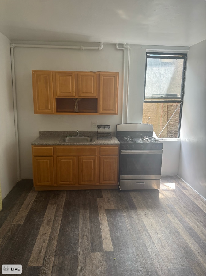 Photo - 422 E 119th St