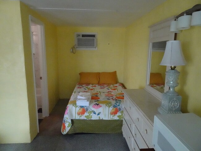 E & E Motel Furnished with Utilities Included