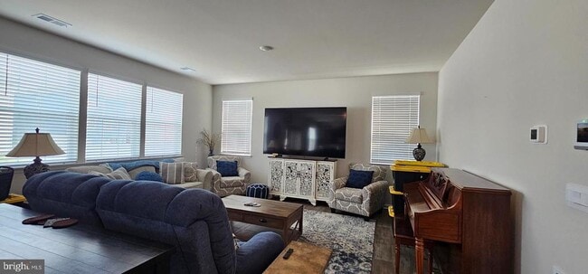 Photo - 124 Clerkenwell Dr