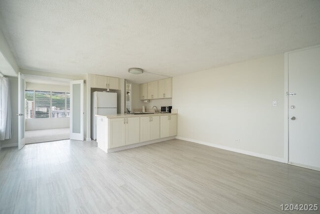 Photo - Urban Comfort & Convenience – High-Floor 1 Bed, 1 Bath with Scenic Views