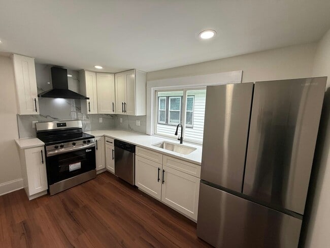 Photo - 1326 W 110th St