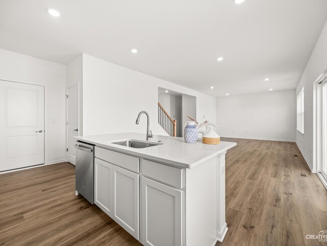 Photo - 385 Danforth Dr